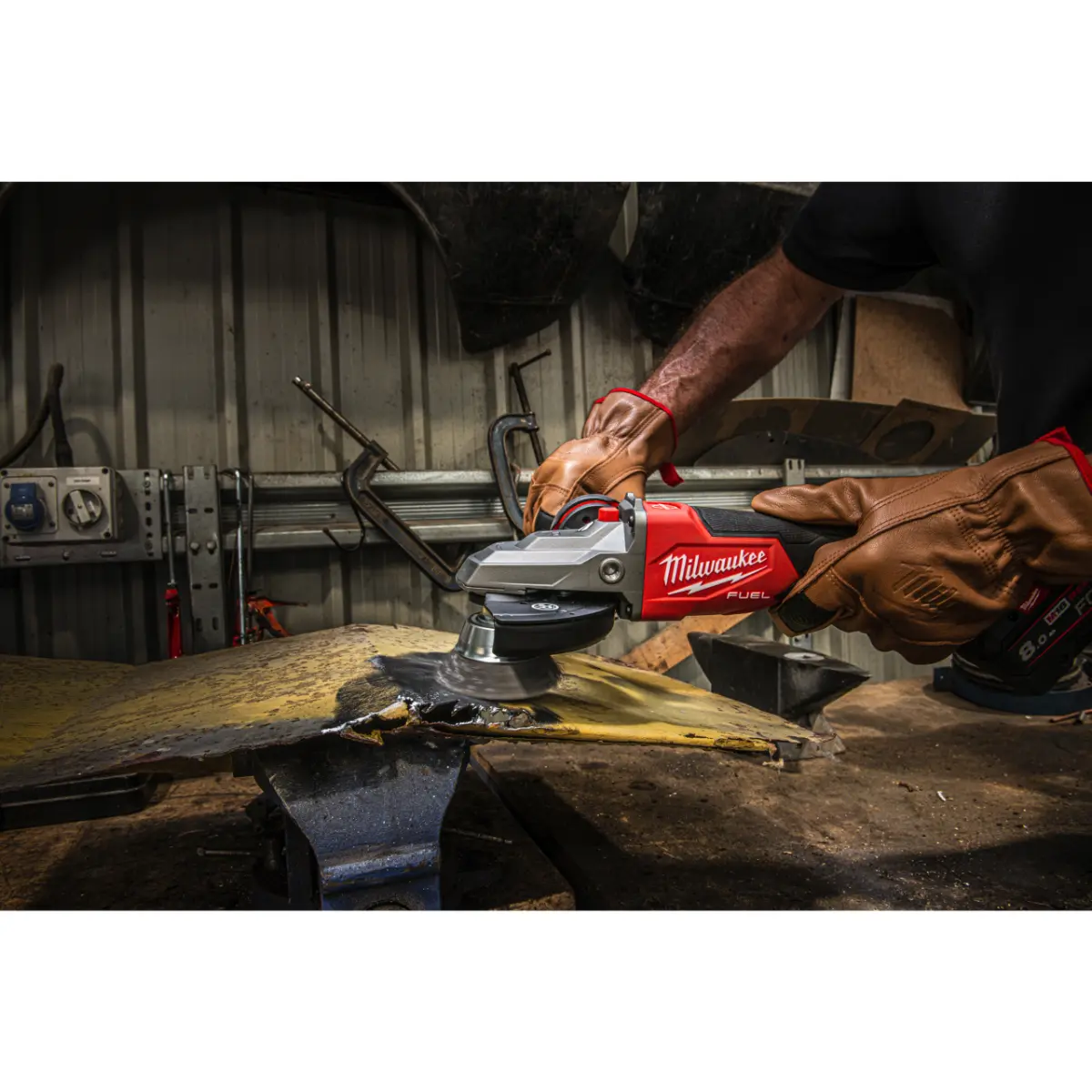 Milwaukee Topfbürste für Winkelschleifer, gewellt, Edelstahl 65 x 0,35 mm, M14