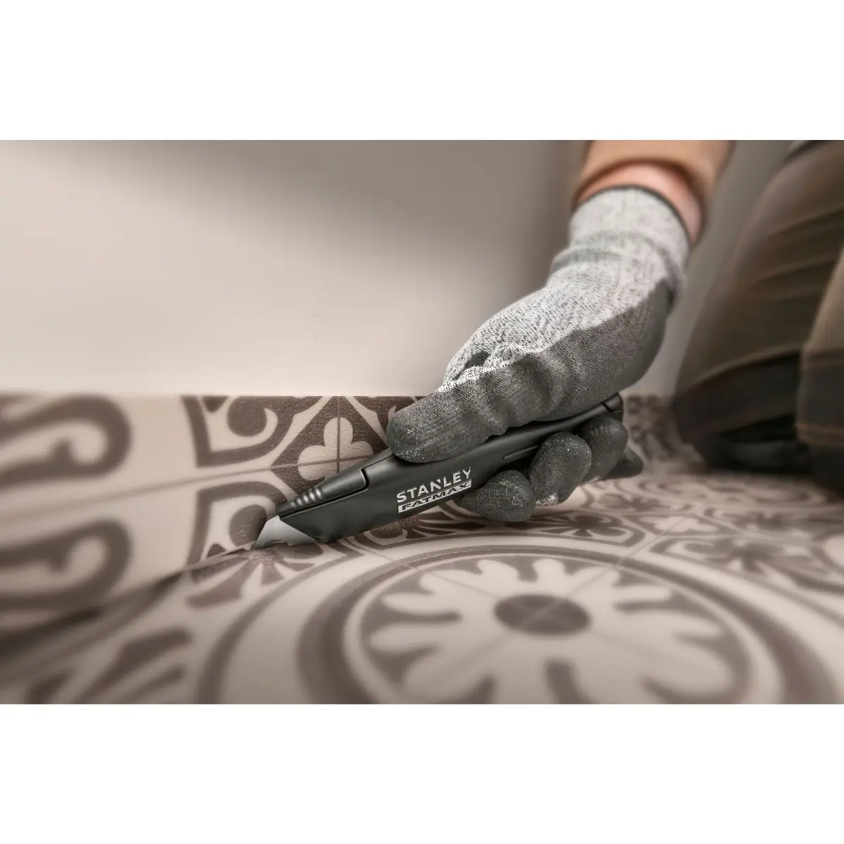 STANLEY FATMAX Universalmesser mit feststehender Klinge, schwarz, inklusive Kunststoffköcher, zwei Trapezklingen und einer Hakenklinge