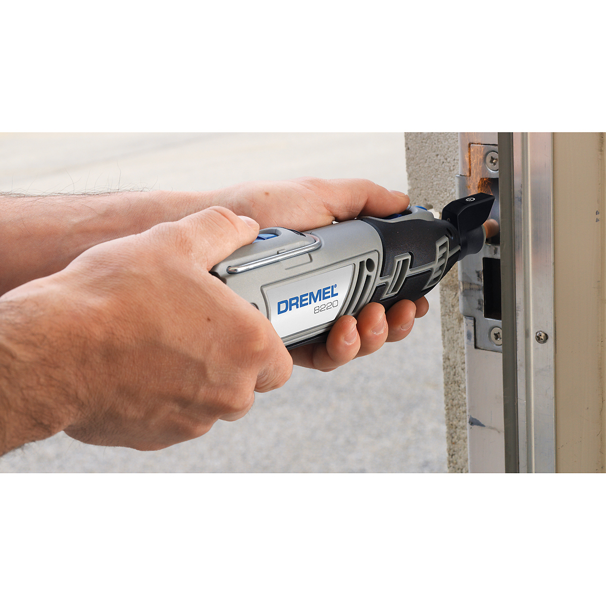 DREMEL 8220-1/5 Akku-Multifunktionswerkzeug 12 V, 1 Vorsatzgerät, 5 Zubehöre
