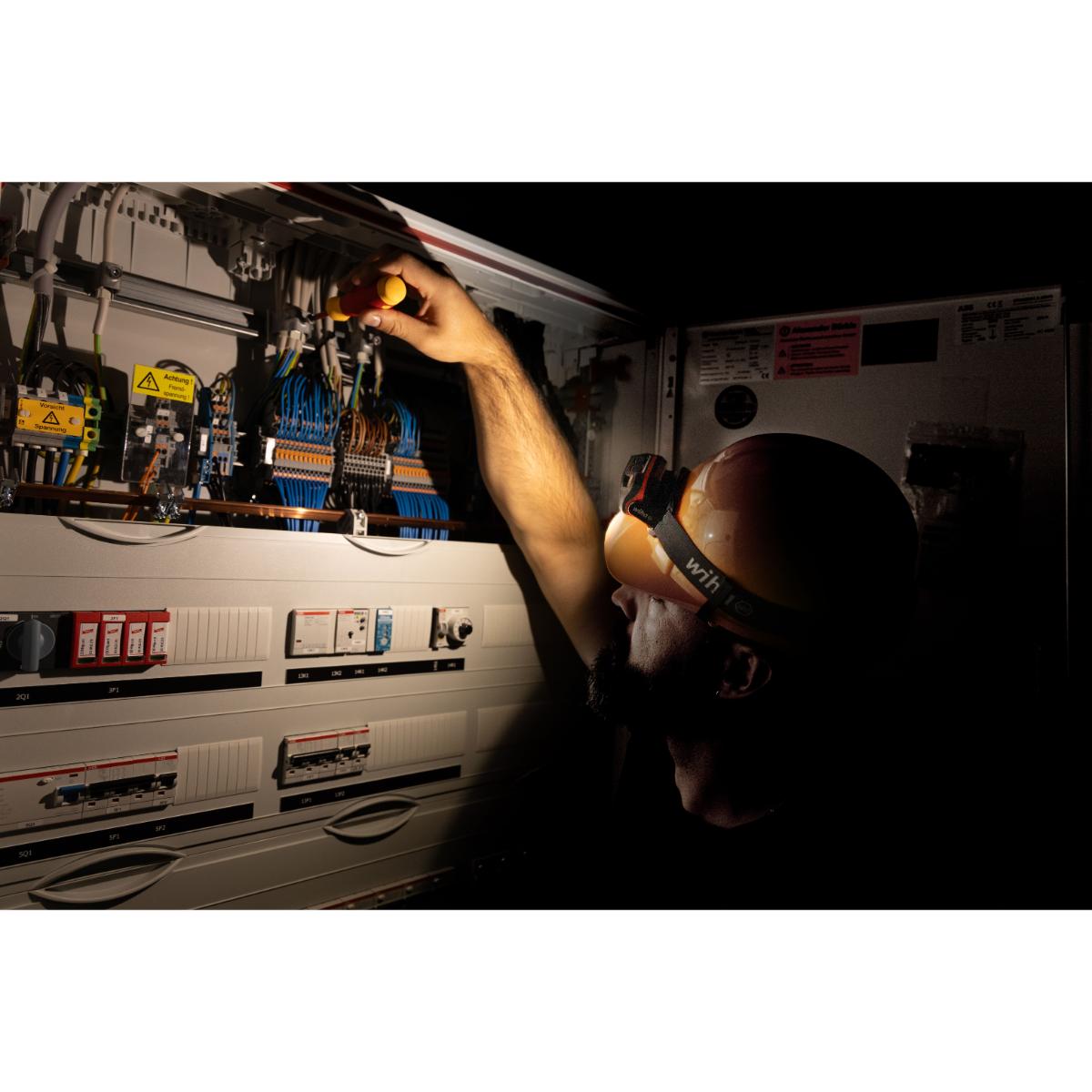 Wiha Stirnlampe 500 lm mit Bewegungssensor mit USB-C-Ladekabel