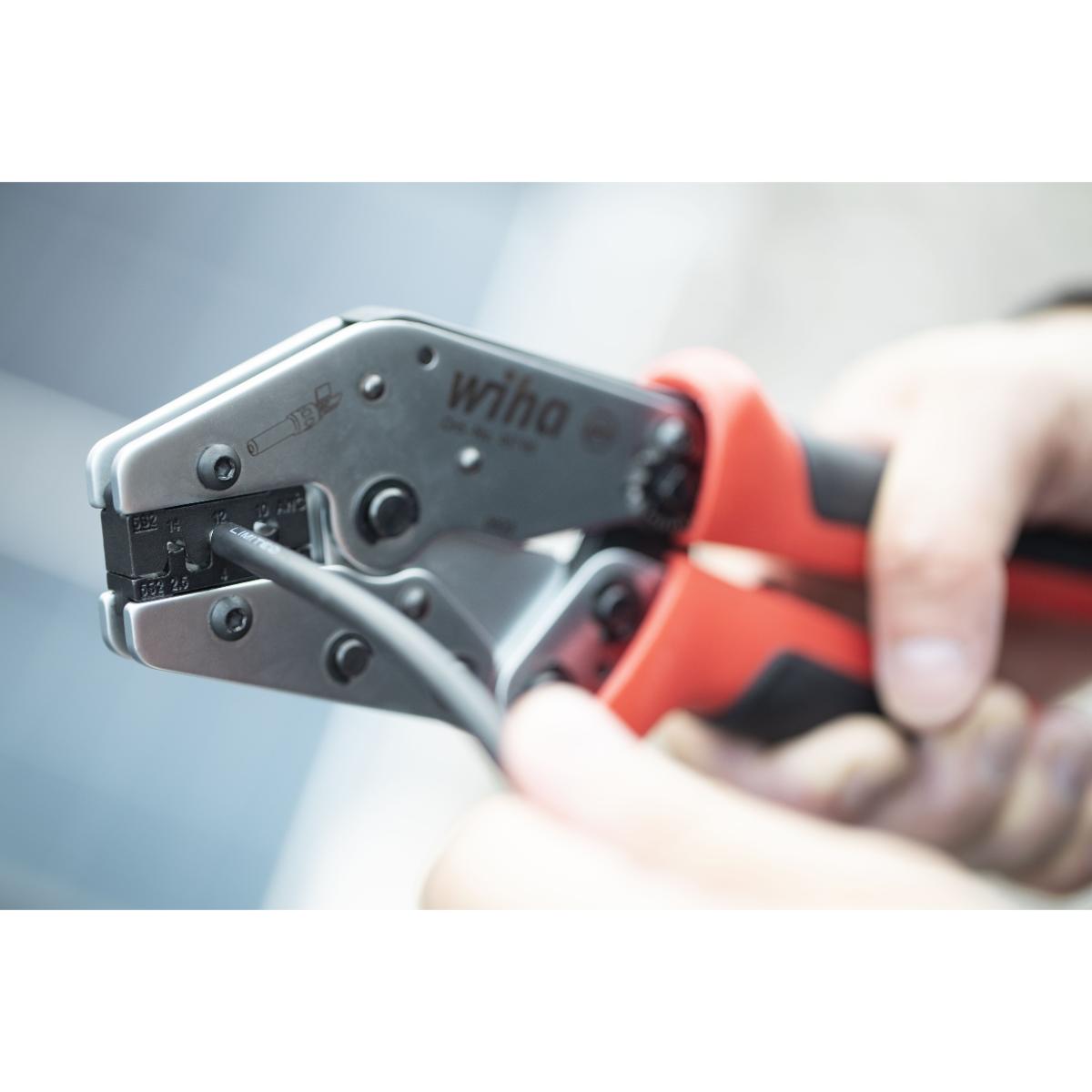 Wiha Crimpwerkzeug für MC4-Verbinder 2,5 - 6 mm²