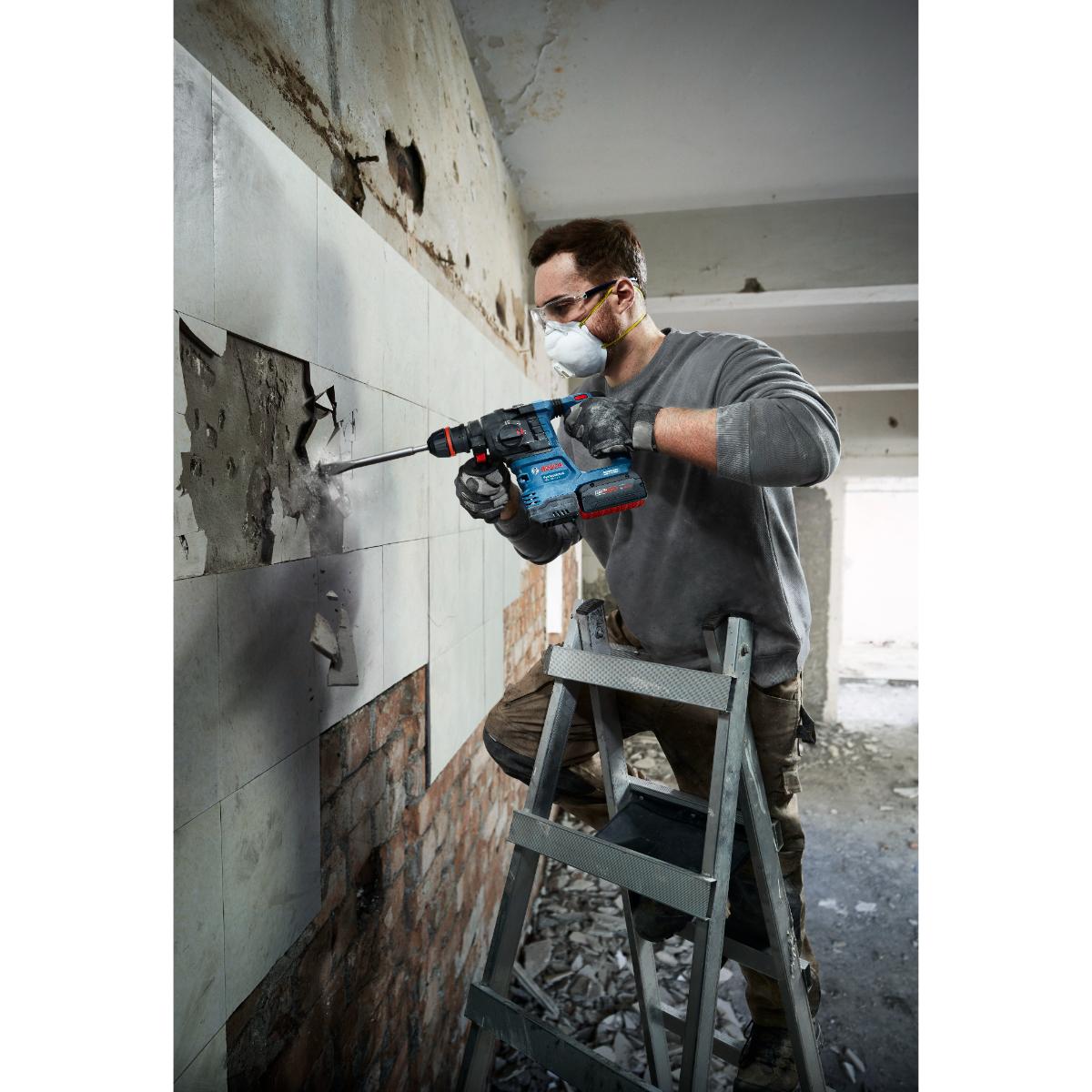 Bosch Akku-Bohrhammer mit ONECHUCK GBH 18V-22 X, 2 x Akku GBA 18V 4.0Ah in L-BOXX 136