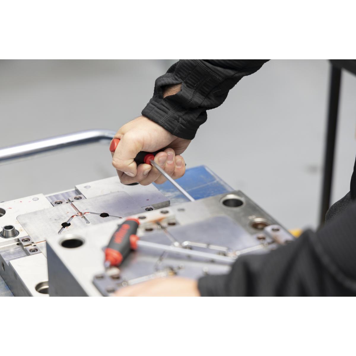 Wiha Stiftschlüssel mit Quergriff Set ComfortGrip Sechskant 6-teilges Set mit Seitenabtrieb, mattverchromt im Werkbankständer