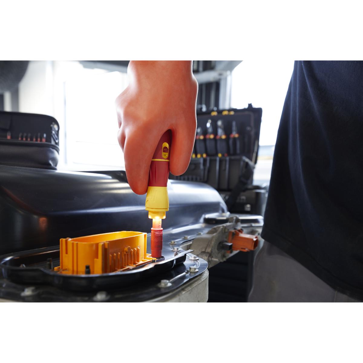 Wiha E-Schraubendreher speedE II electric 7-tlg mit slimBits, Batterien und USB-Ladegerät in L-Boxx Mini