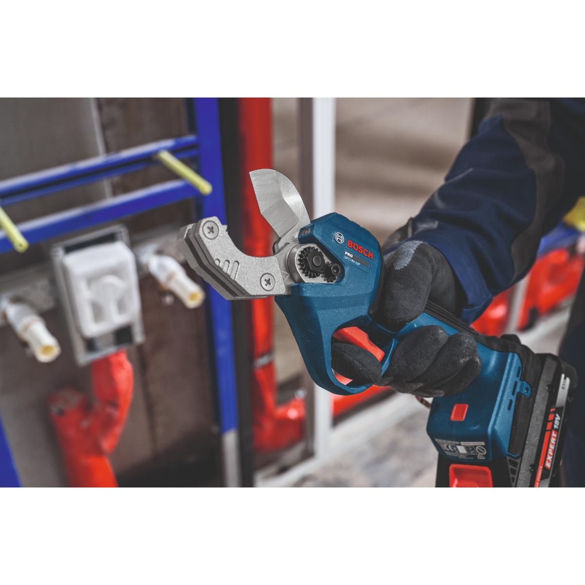 Bosch Akku-Rohrschere GPC18V-32P in L-BOXX