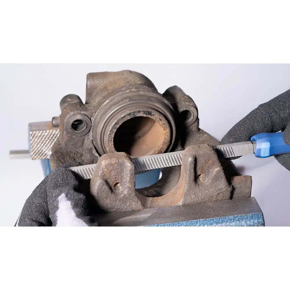 PFERD TOOLS Bremssattelfeile 200 mm x 12,5 mm gefräste Zahnung mit Griff