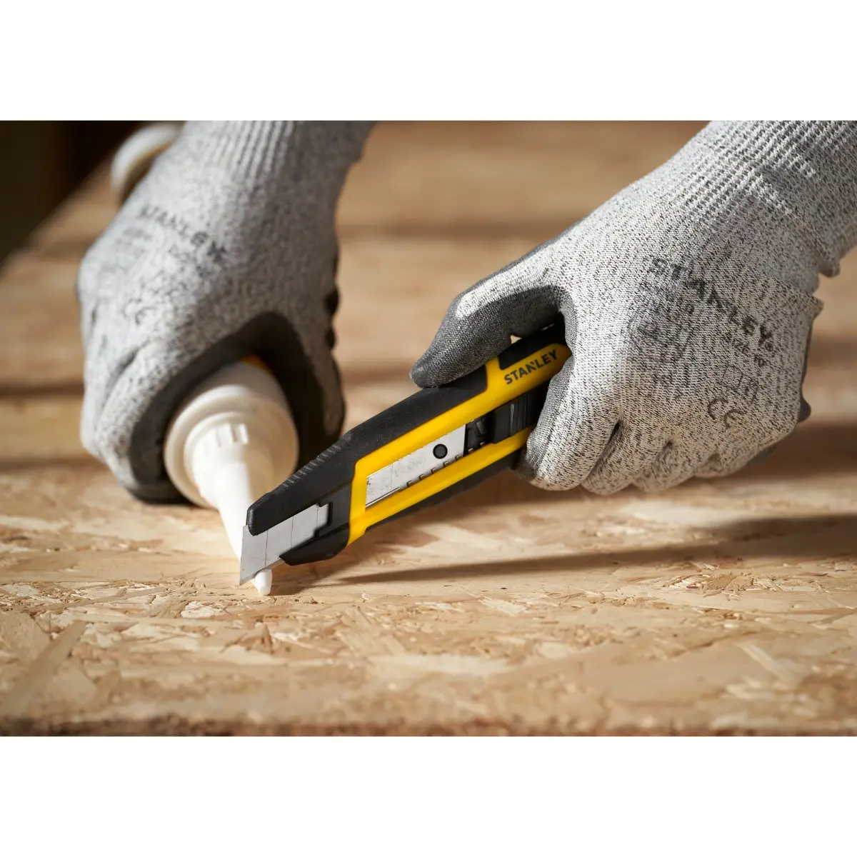 STANLEY Cuttermesser 18mm mit Schieber und integriertem Klingenbrecher