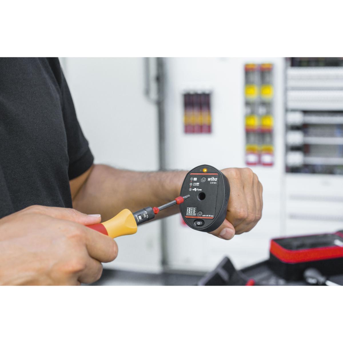 Wiha Drehmoment-Testgerät Torque QuickCheck Set 4-teilges Set mit Adapterklingen, Batterien und Box
