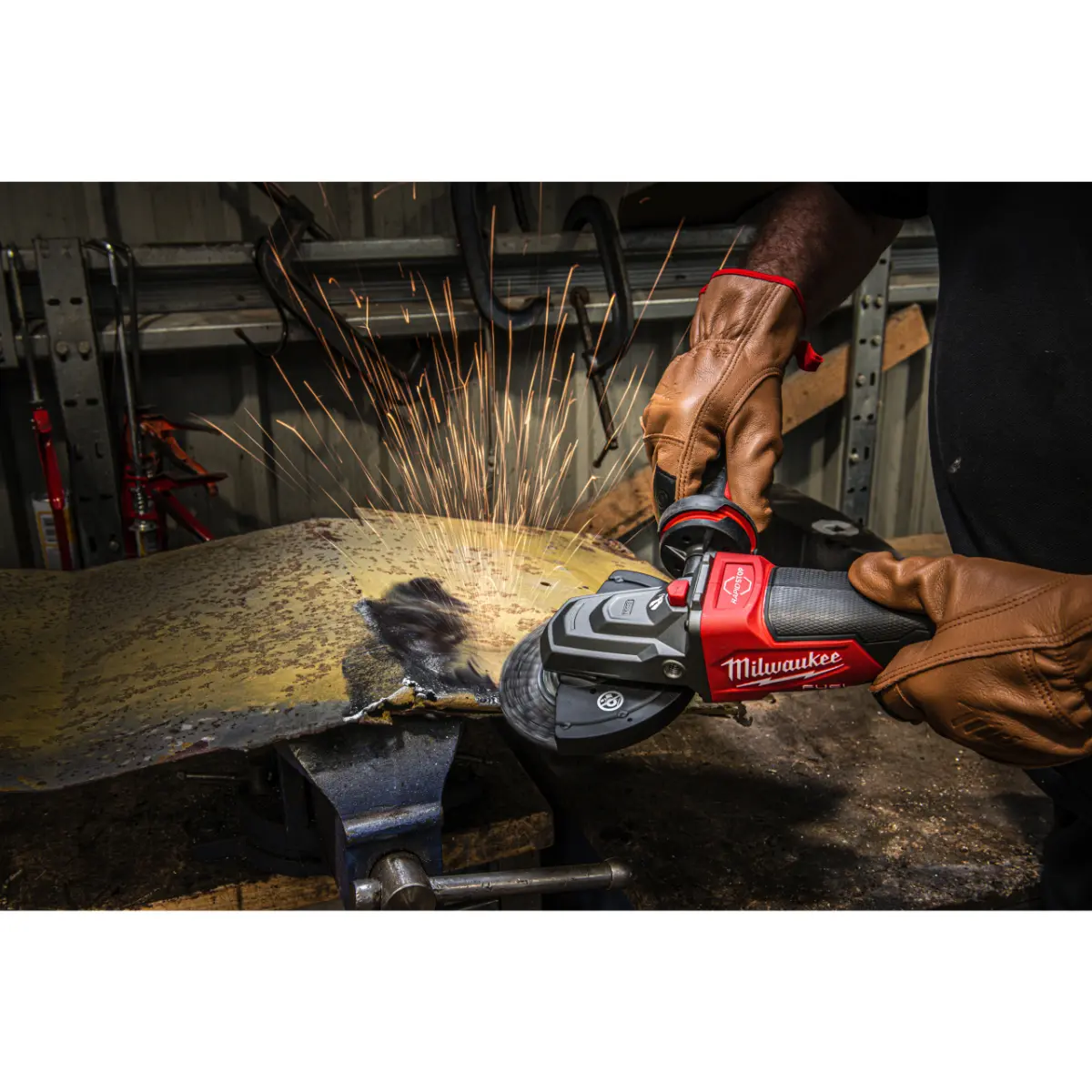 Milwaukee Kegelbürste für Winkelschleifer, gewellt, Stahl 100 x 10 x 0,35 mm, M14