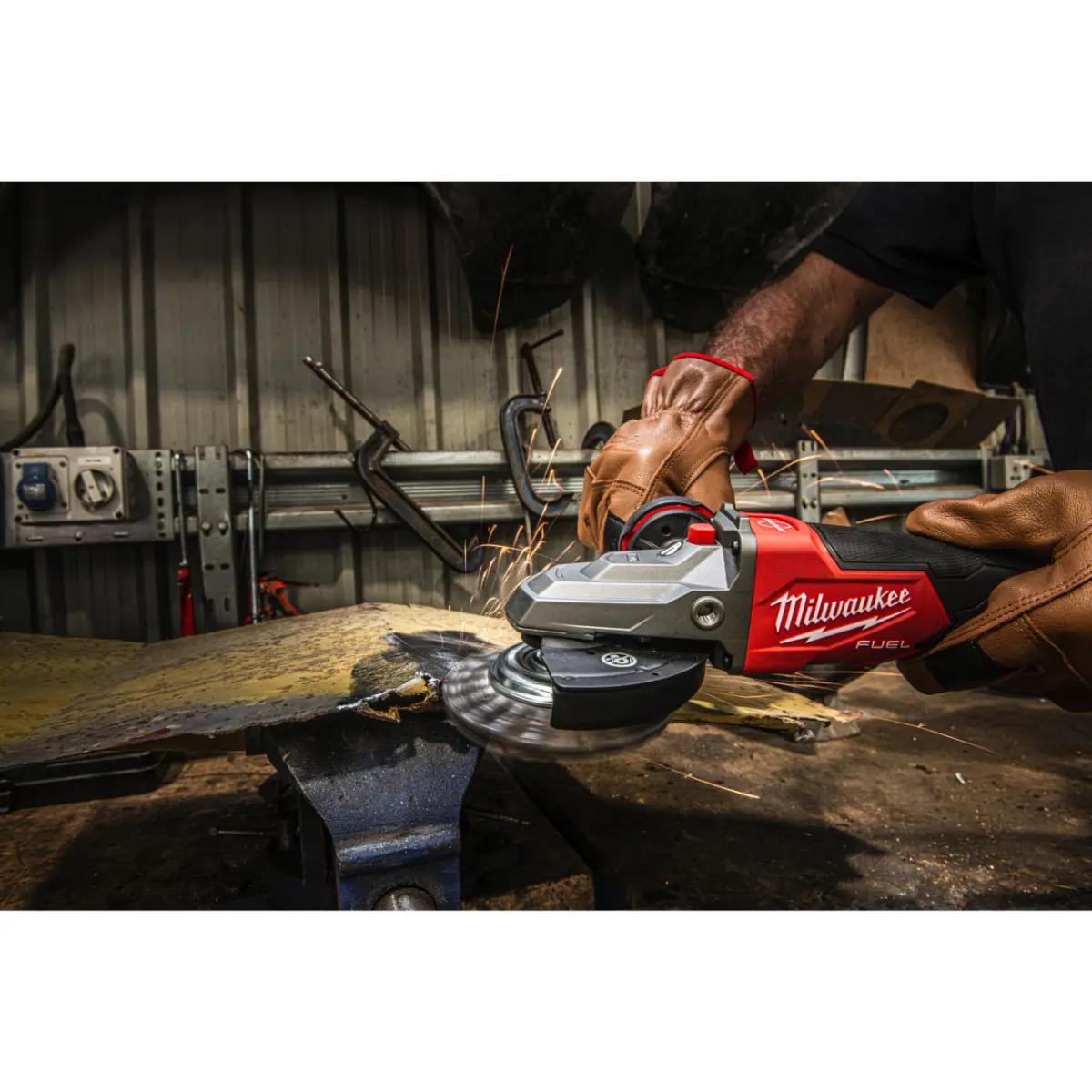 Milwaukee Kegelbürste für Winkelschleifer, gezopft, Stahl 115 x 12 x 0,5 mm, M14