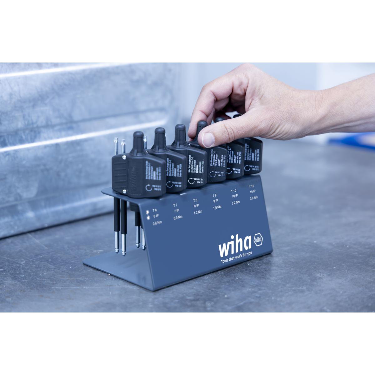 Wiha Drehmoment-Schraubendreher mit Schlüsselgriff Set easyTorque Key Torx , TorxPlus 19-teilges Set fest voreingestellte Drehmomentbegrenzung im Werkbankständer