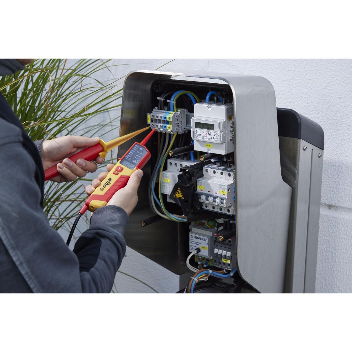 Wiha Spannungs- und Durchgangsprüfer eMobility 12 – 1.000 V AC, CAT IV mit 2x AAA-Batterien