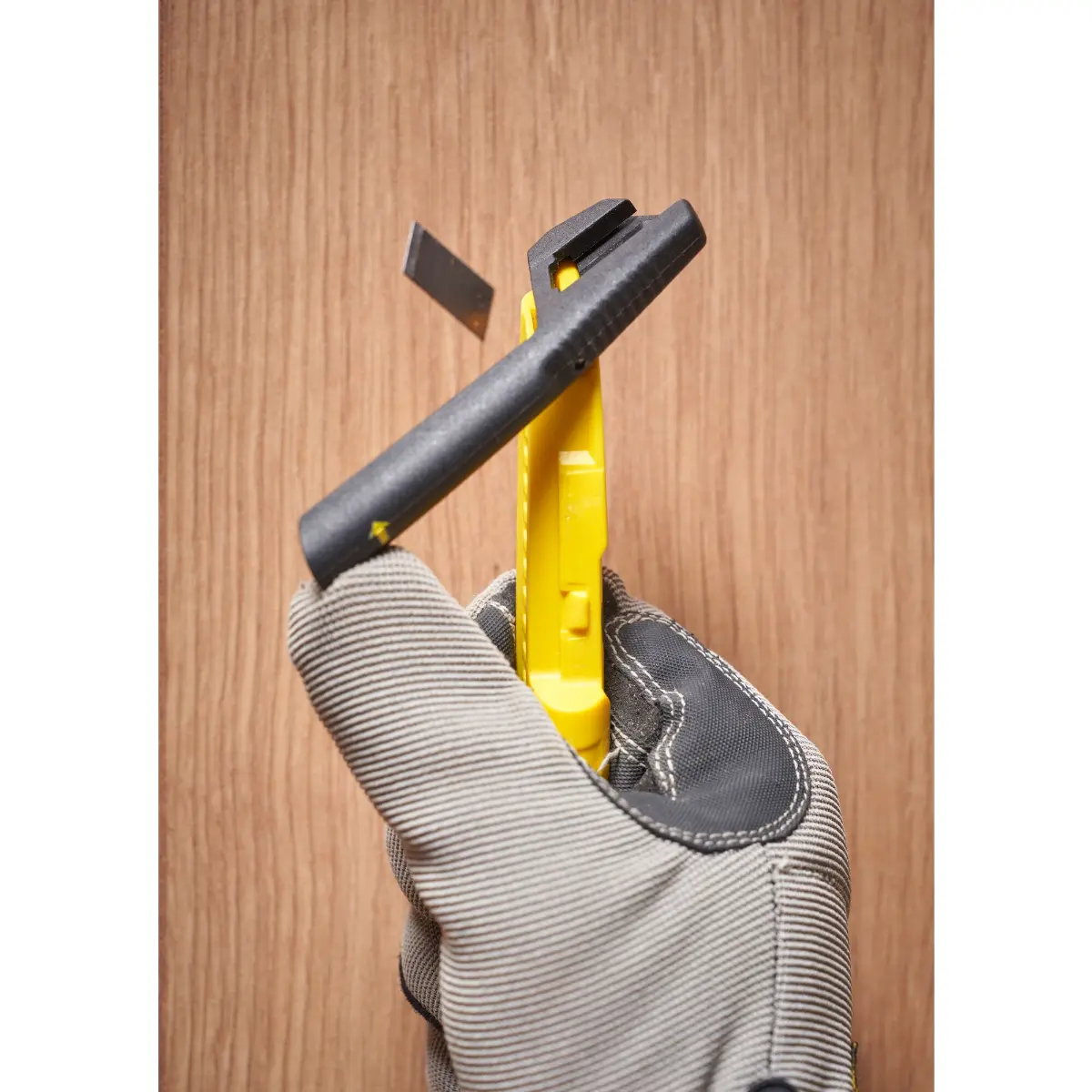 STANLEY Cuttermesser 18mm mit Schieber und integriertem Klingenbrecher