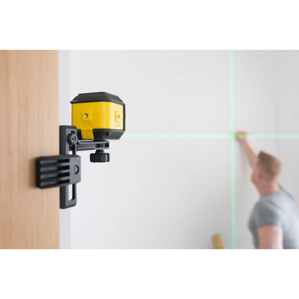 STANLEY Kompakter Linienlaser Cubix mit grüner Diode, mit einer horizontalen und einer vertikalen Linie