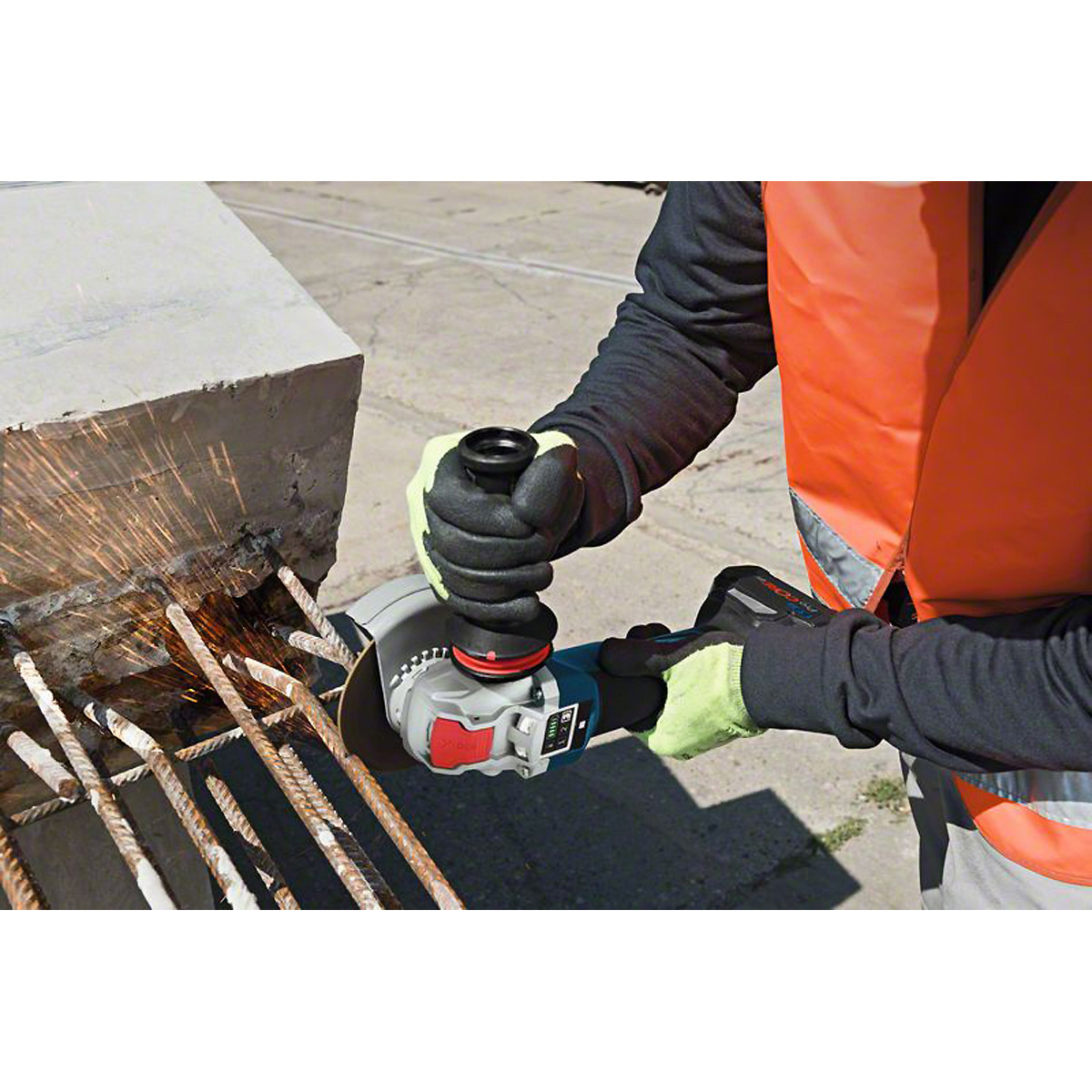 Bosch Akku-Winkelschleifer mit X-LOCK GWX 18V-10 SC