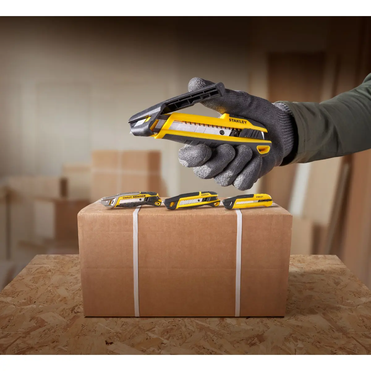 STANLEY Cuttermesser 18mm mit Schieber und integriertem Klingenbrecher