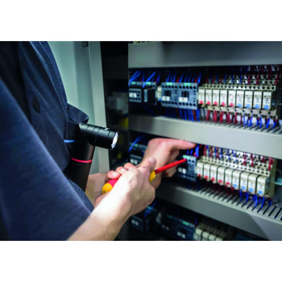 Wiha Taschenlampe mit LED, Laser und UV Licht mit 3x AAA-Batterien