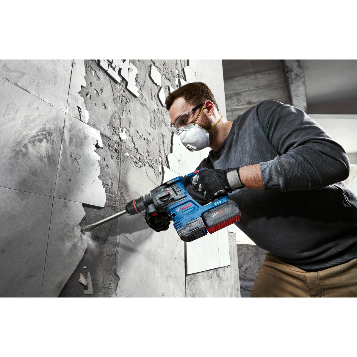 Bosch Akku-Bohrhammer mit ONECHUCK GBH 18V-22 X, 2 x Akku GBA 18V 4.0Ah in L-BOXX 136