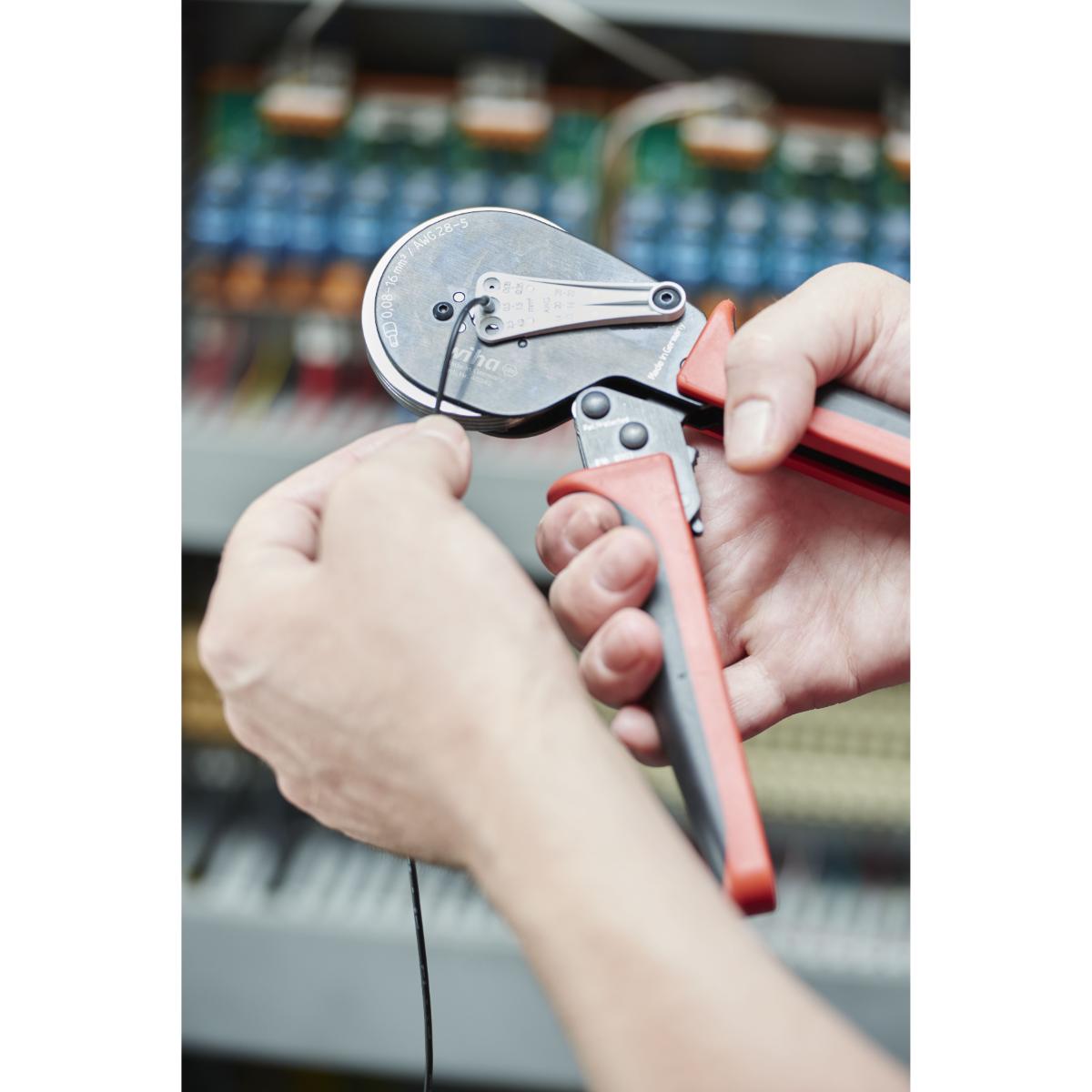 Wiha Crimpwerkzeug automatisch für Aderendhülsen Sechskant-Pressung 0,08 - 16 mm²