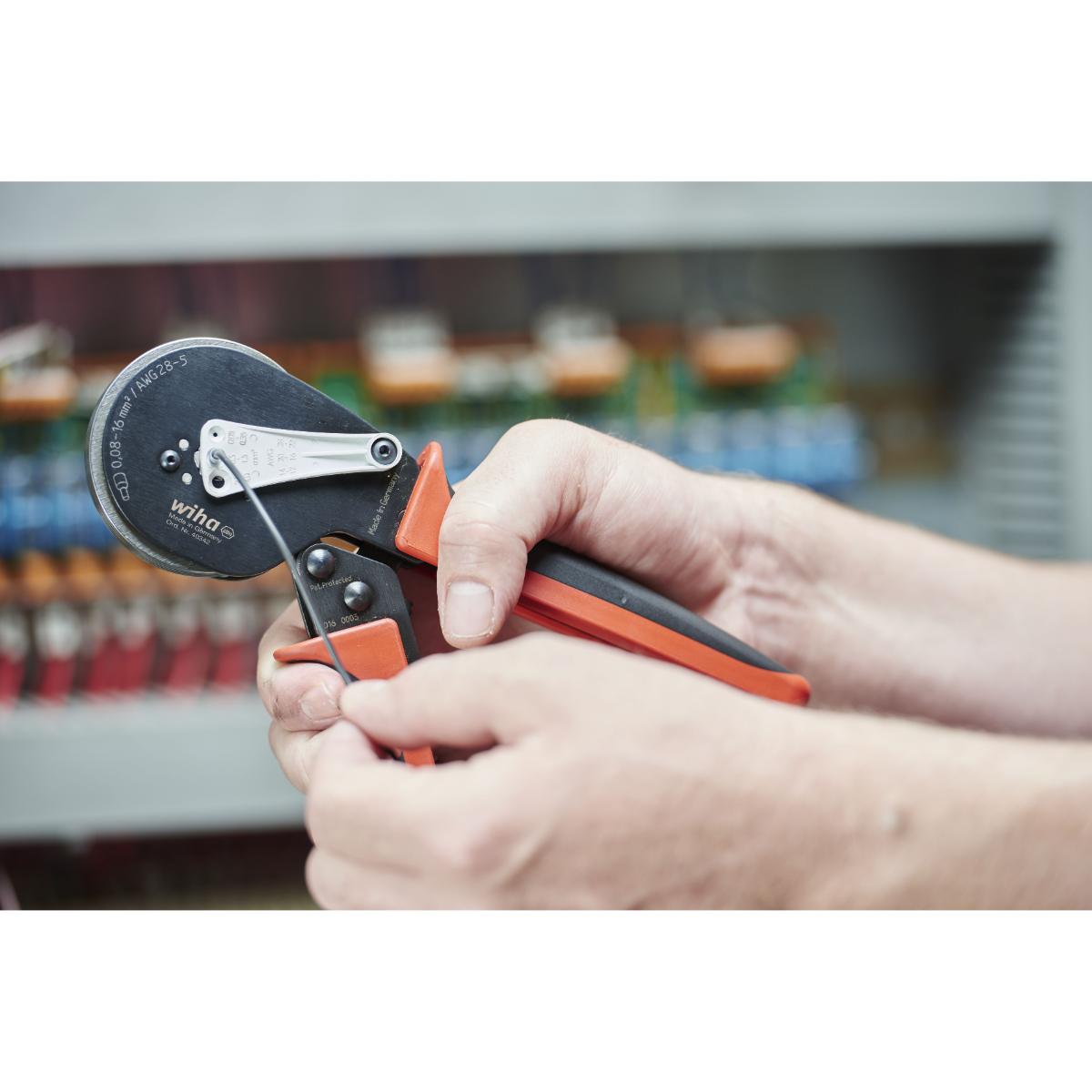 Wiha Crimpwerkzeug automatisch für Aderendhülsen Sechskant-Pressung 0,08 - 16 mm²