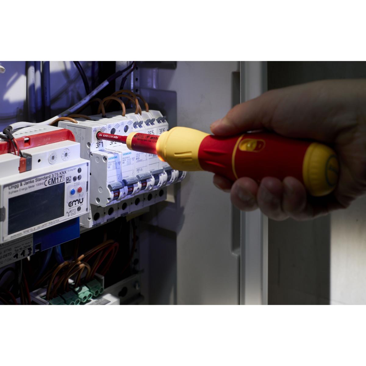 Wiha E-Schraubendreher speedE II electric 7-tlg mit slimBits, Batterien und USB-Ladegerät in L-Boxx Mini