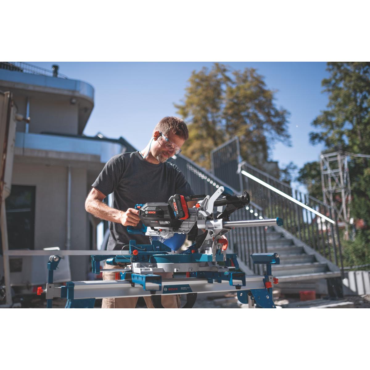 Bosch Akku-Kapp- und Gehrungssäge BITURBO GCM 18V-216 DC ohne Akku