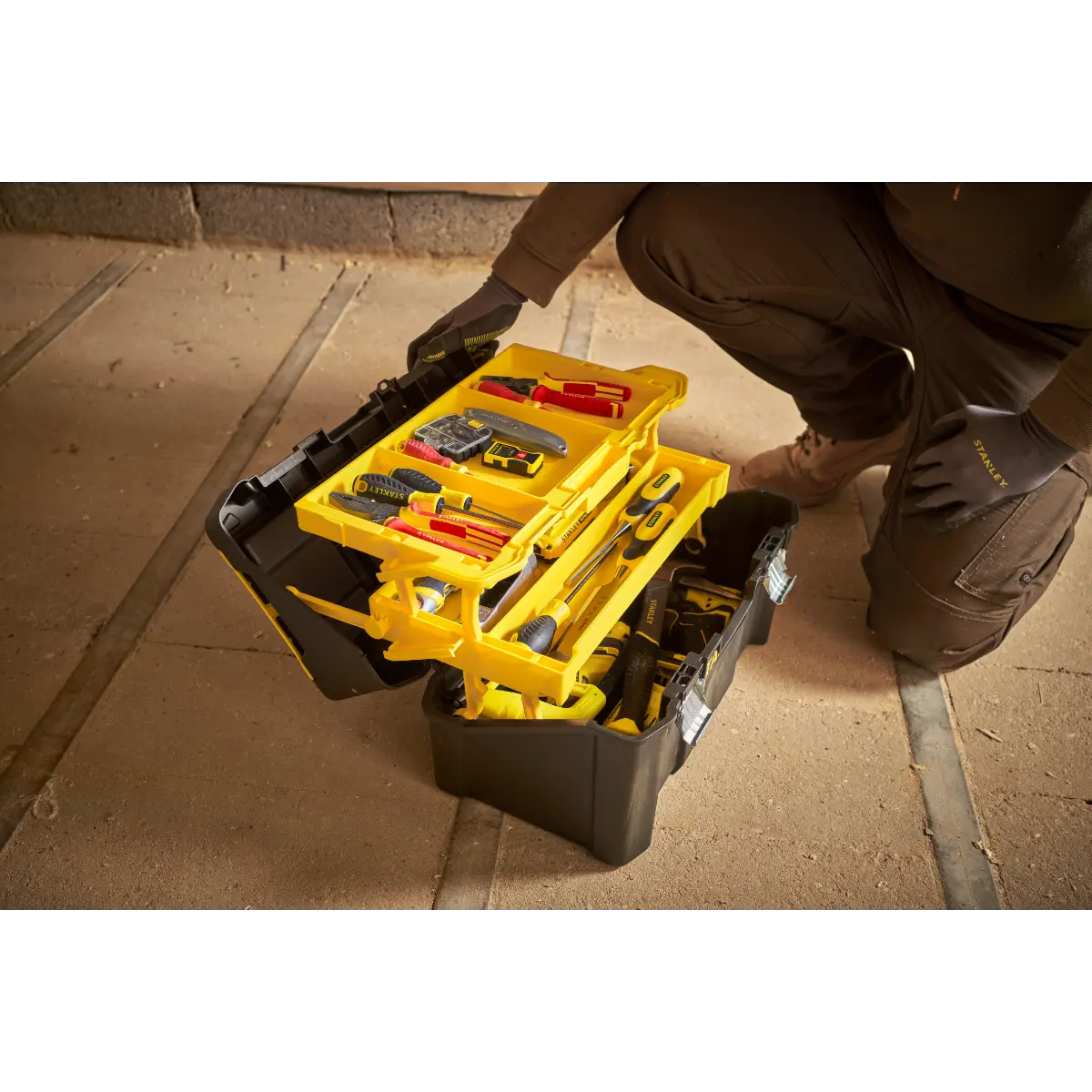 STANLEY Essential 19 Zoll Multi-Level Cantilever Werkzeugbox, 24l Volumen, belastbar bis 22kg