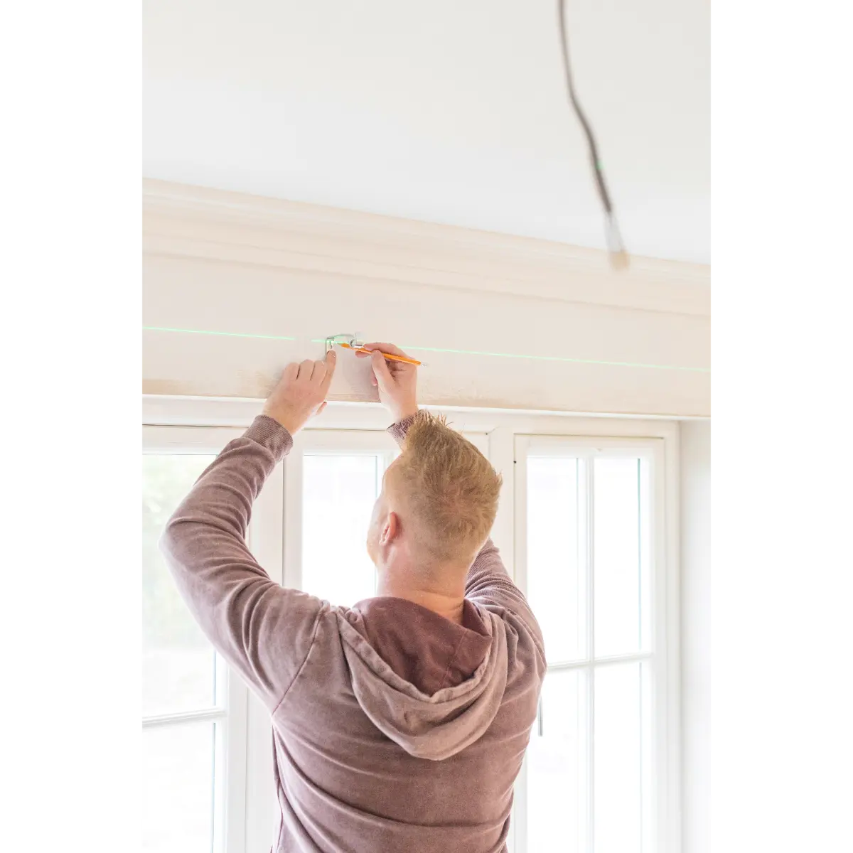 STANLEY Kompakter Linienlaser mit grüner Diode, einer 360° horizontalen Linie und einer zusätzlichen vertikalen Linie