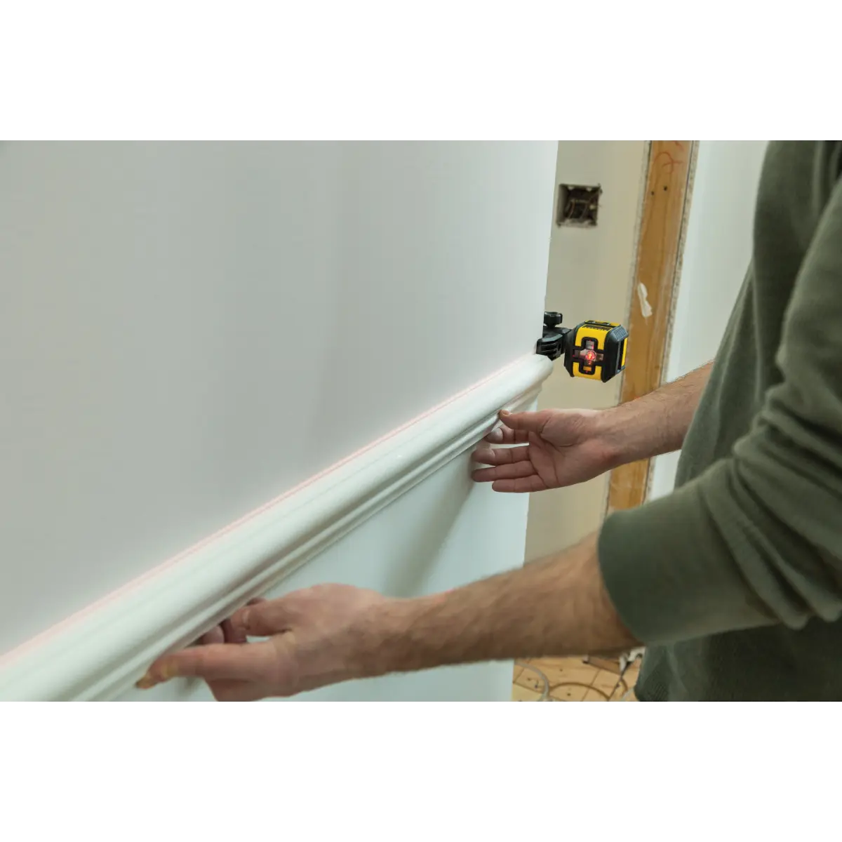 STANLEY Kompakter Linienlaser Cubix mit roter Diode, mit einer horizontalen und einer vertikalen Linie