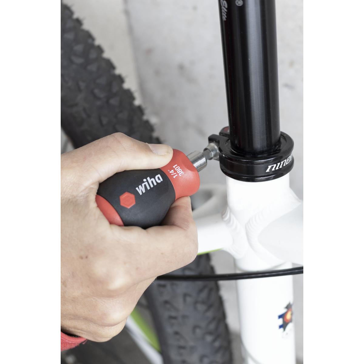 Wiha Schraubendreher mit Bit Magazin magnetisch TORX mit 6 Bits, Stubby, 1/4 zoll in SB-Kartonverpackung