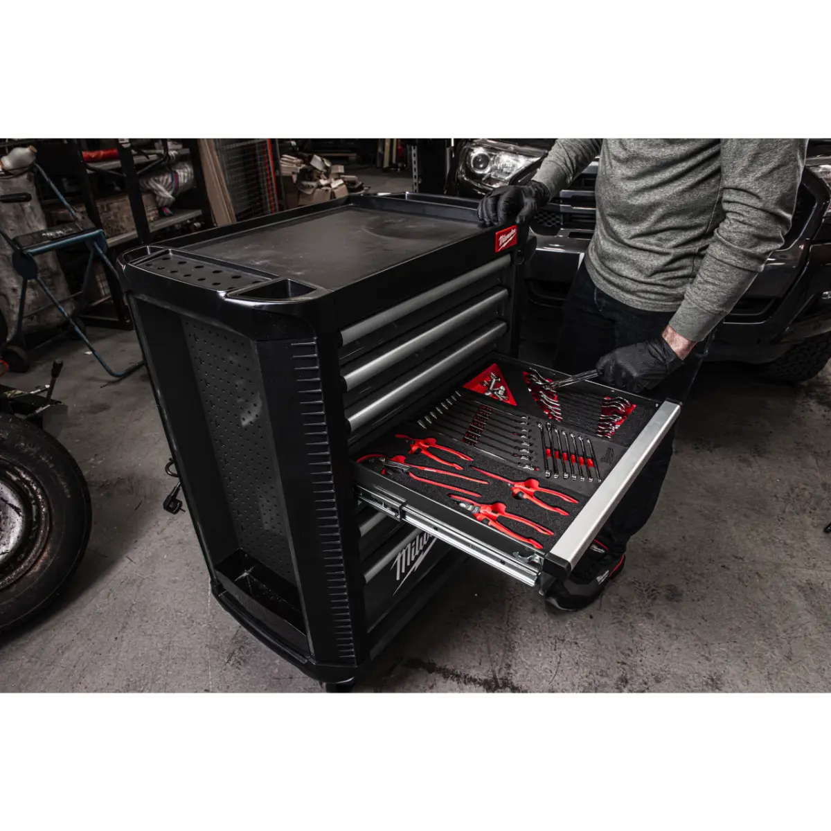 Milwaukee 30˝ / 78 cm TOOLGUARD Werkstattwagen mit Werkzeugbestückung, Standard Version 206-teilig, grau