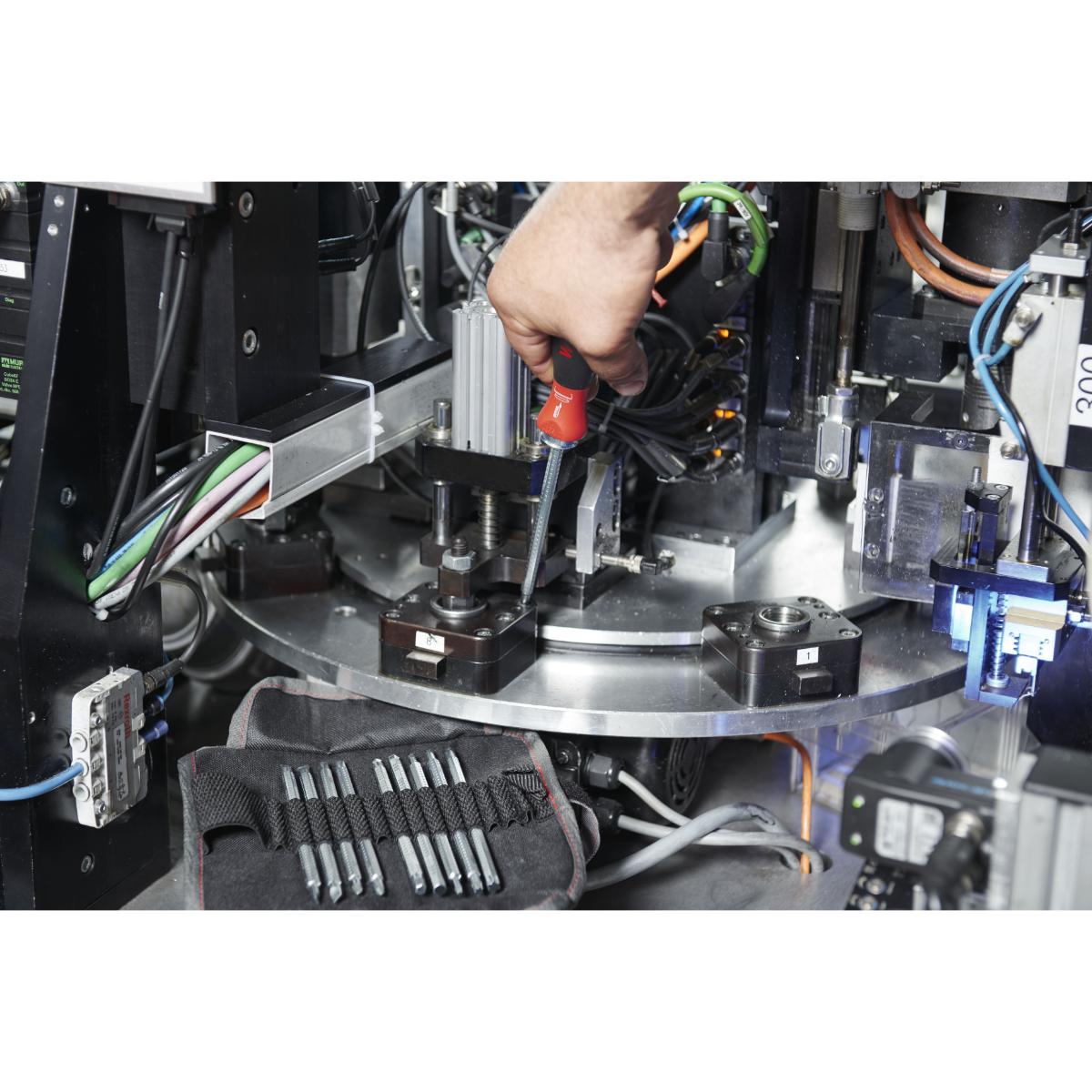 Wiha Schraubendreher mit Wechselklingen Set SYSTEM 6 Sechskant-Steckschlüssel 13-teilges Set mit Rolltasche