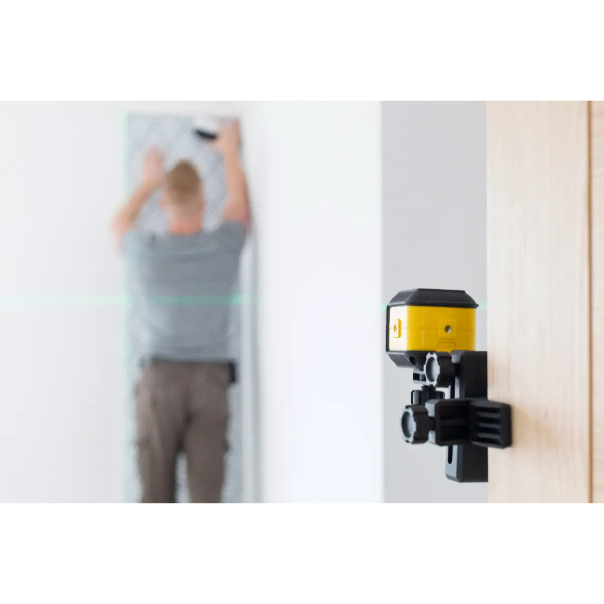 STANLEY Kompakter Linienlaser Cubix mit grüner Diode, mit einer horizontalen und einer vertikalen Linie