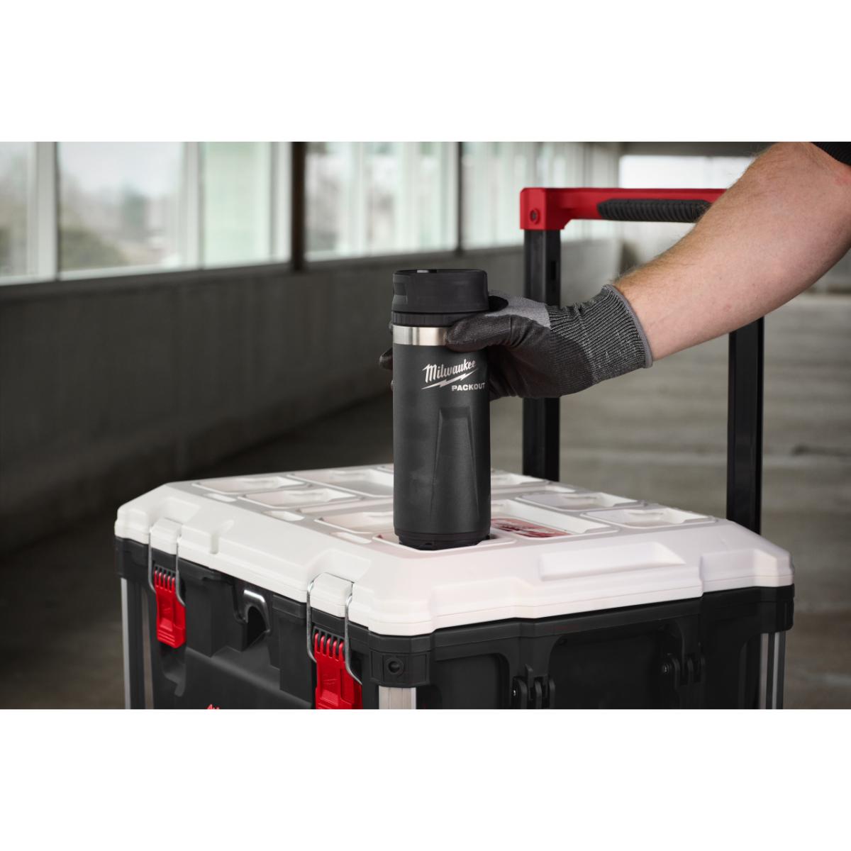 Milwaukee ﻿PACKOUT Isolierbecher mit Trinkdeckel 532ml schwarz 