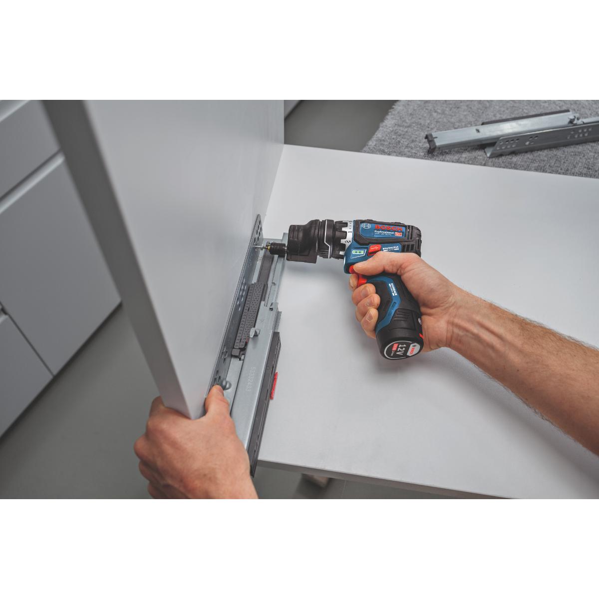 Bosch Schrauber GSR 12V-32 FC, 2x GBA 12V 2.0Ah, Aufs., Zusatzhandgriff, Tiefenanschlag,L-BOXX