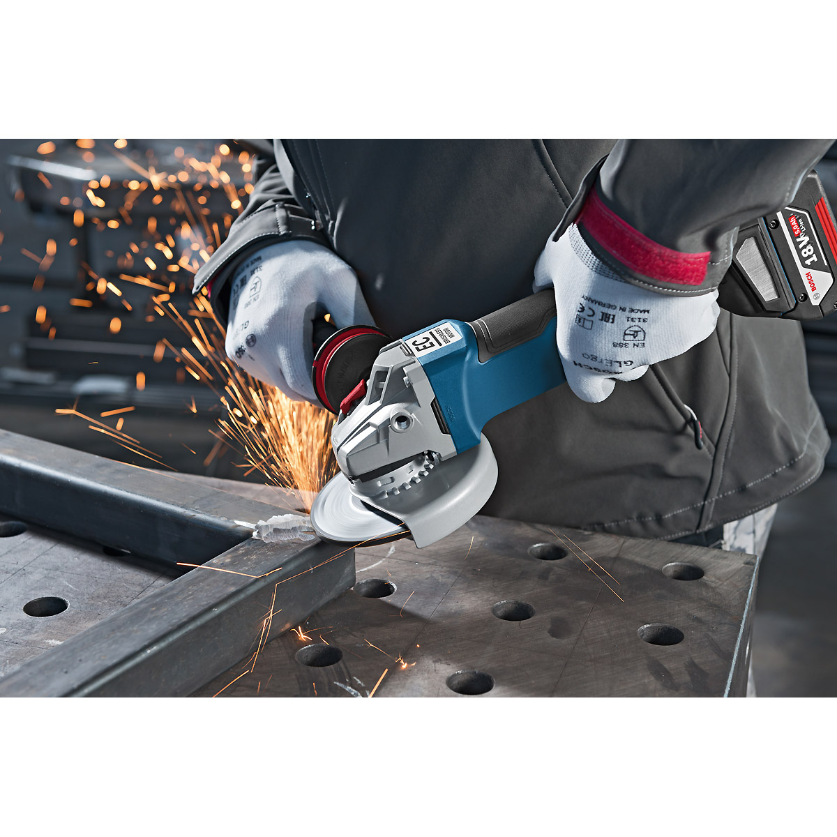 Bosch Akku-Winkelschleifer GWS 18V-10 PC, mit 2 x 5.0 Ah Li-Ion Akku, L-BOXX