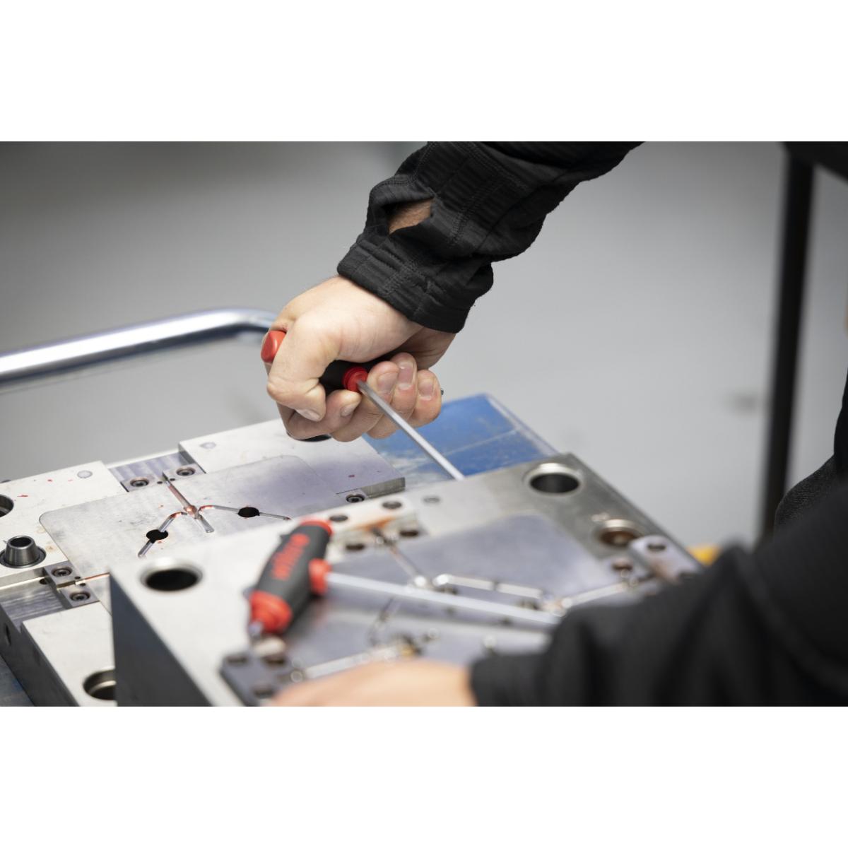 Wiha Stiftschlüssel mit Quergriff Set ComfortGrip Sechskant 6-teilges Set mit Seitenabtrieb, mattverchromt im Werkbankständer