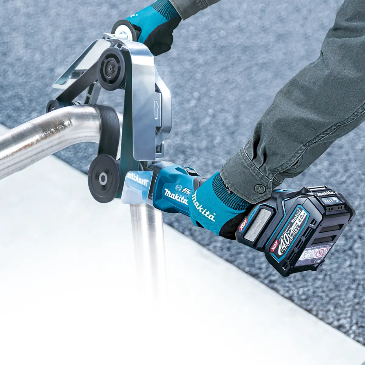 Makita Akku-Rohrbandschleifer 40V max. (ohne Akku, ohne Ladegerät) im Koffer - BS002GZ01