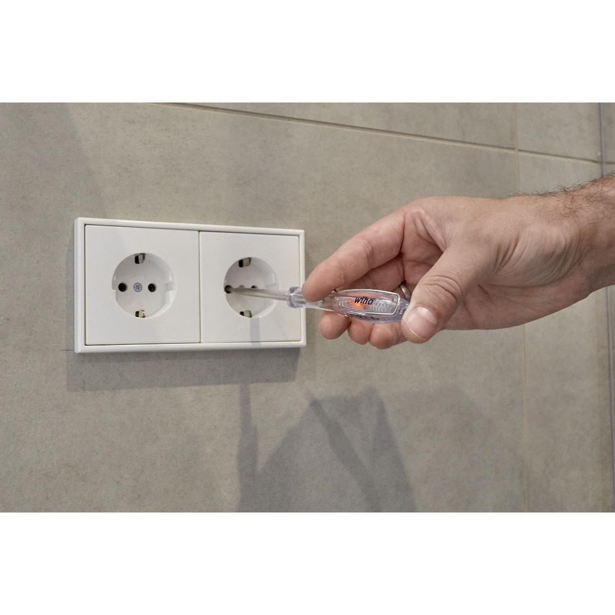 Wiha Spannungsprüfer SoftFinish einpolig, 110 - 250 Volt Schlitz transparent, mit Ansteckclip auf SB-Karte