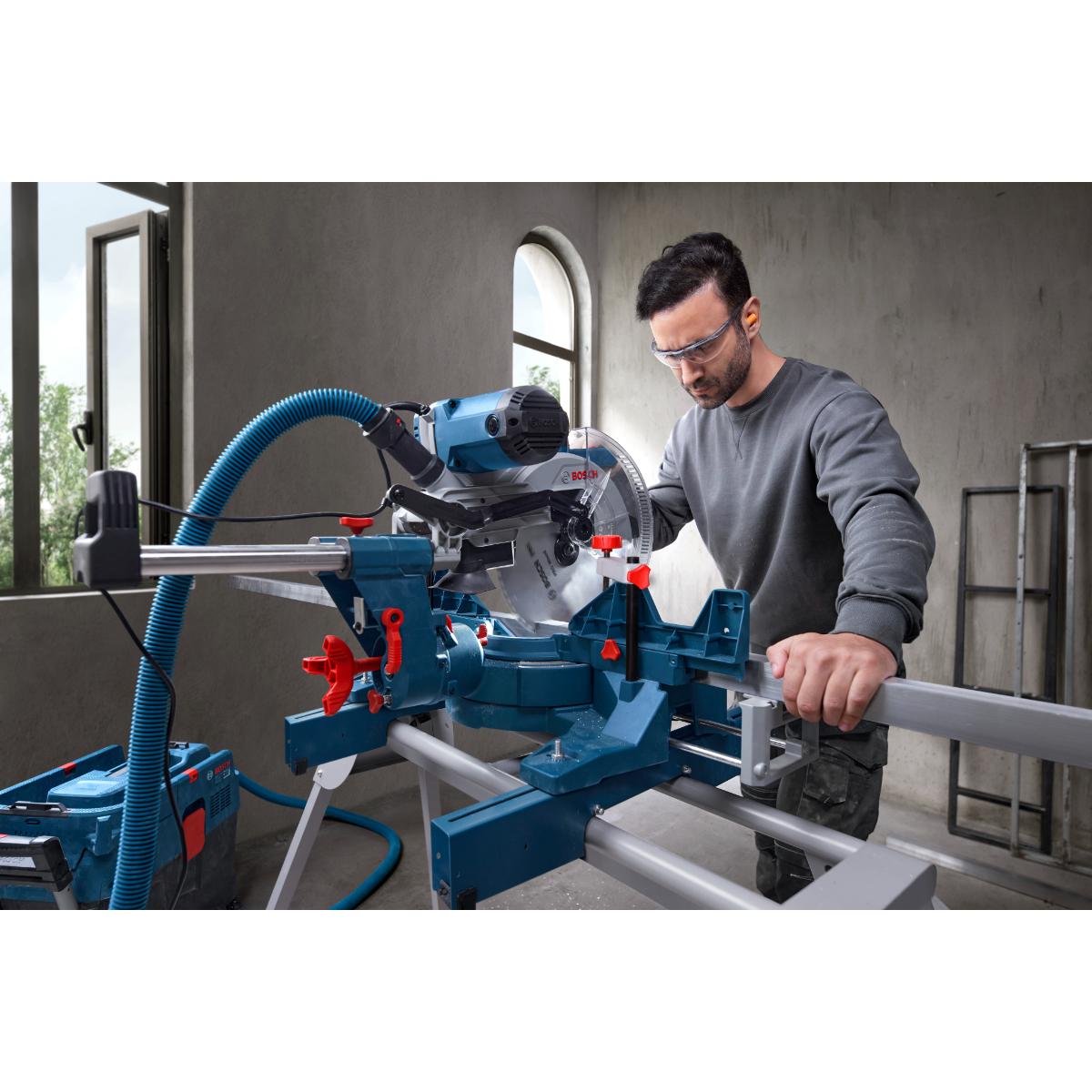 Bosch Kapp- und Gehrungssäge GCM 340-305 D