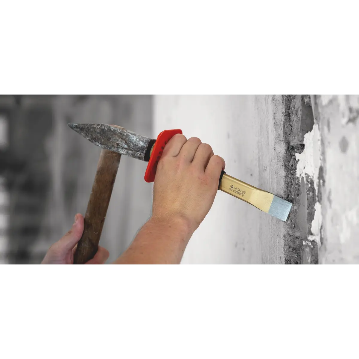 Rennsteig Schlitzmeißel mit Handschutz gerade 28 x 240 mm, lackiert