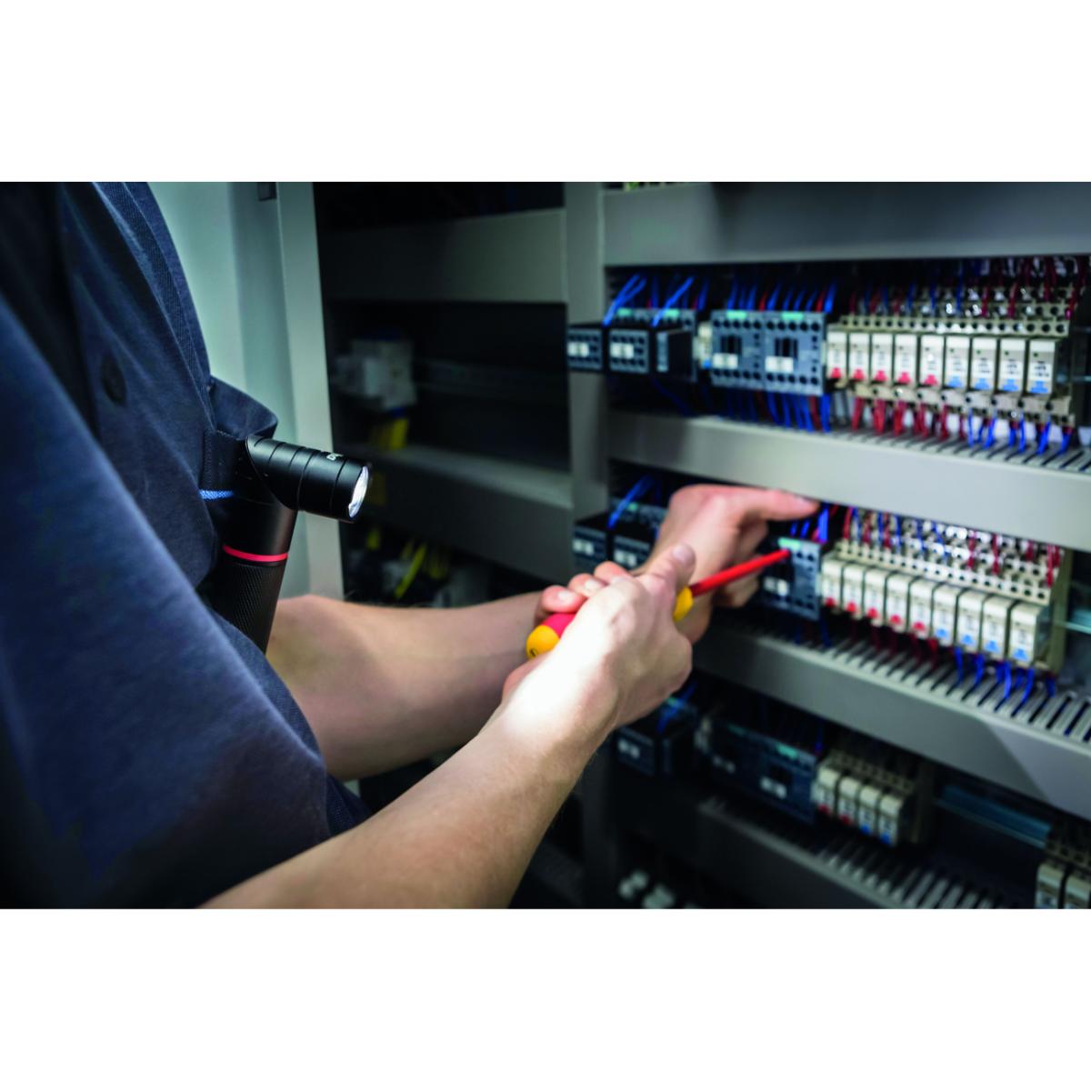 Wiha Taschenlampe mit LED, Laser und UV Licht mit 3x AAA-Batterien