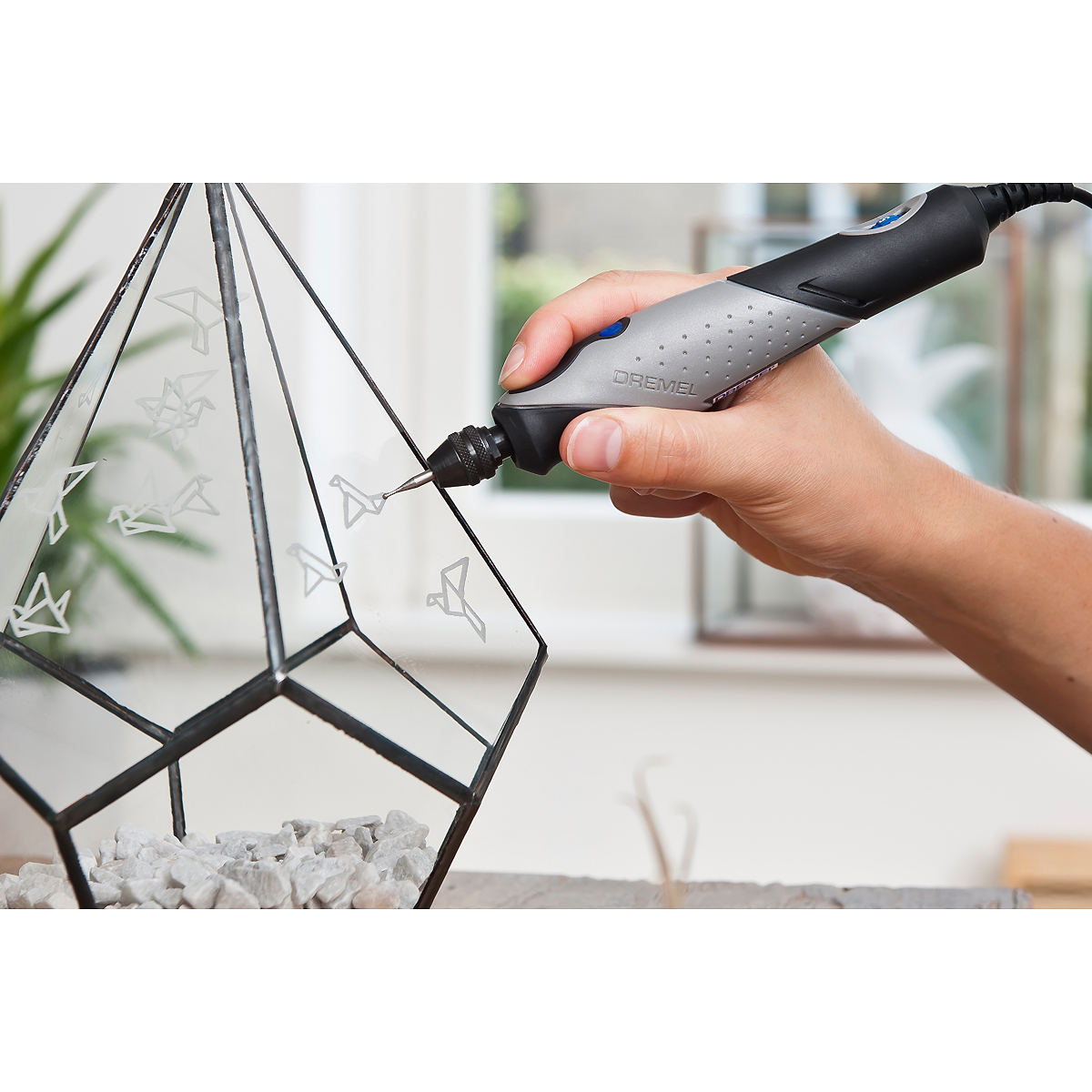 DREMEL Stylo+, 2050-15 Multifunktionswerkzeug mit 15 Zubehöre