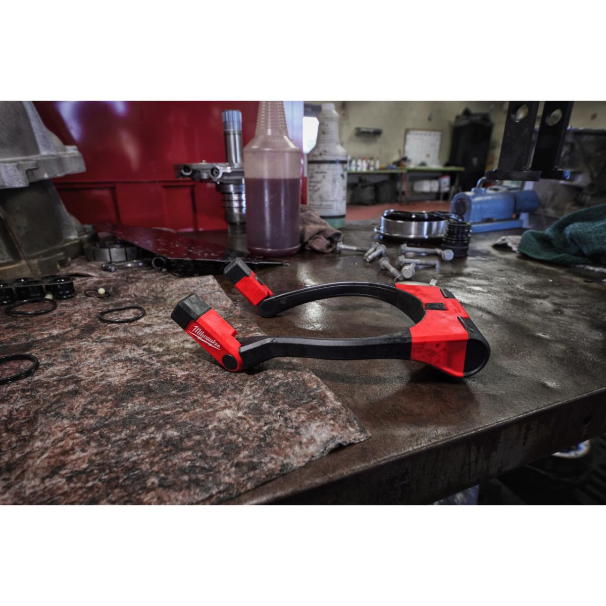 Milwaukee USB Akku-Nackenleuchte L4 NL400-301