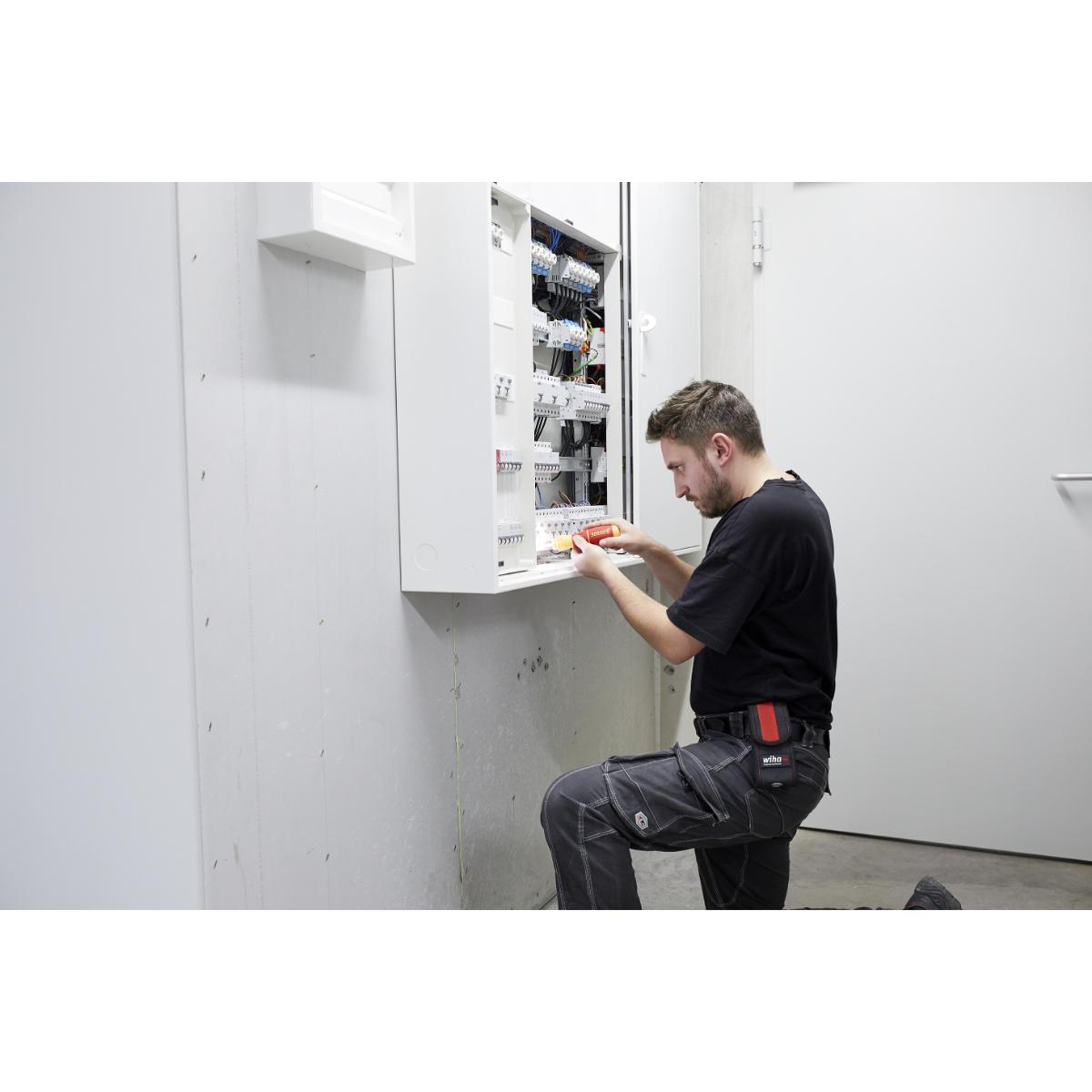 Wiha E-Schraubendreher speedE II electric 7-tlg mit slimBits, Batterien und USB-Ladegerät in L-Boxx Mini