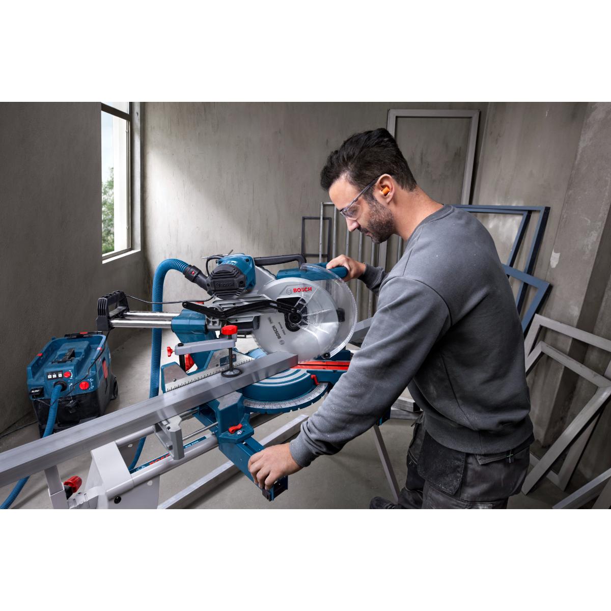 Bosch Kapp- und Gehrungssäge GCM 340-305 D