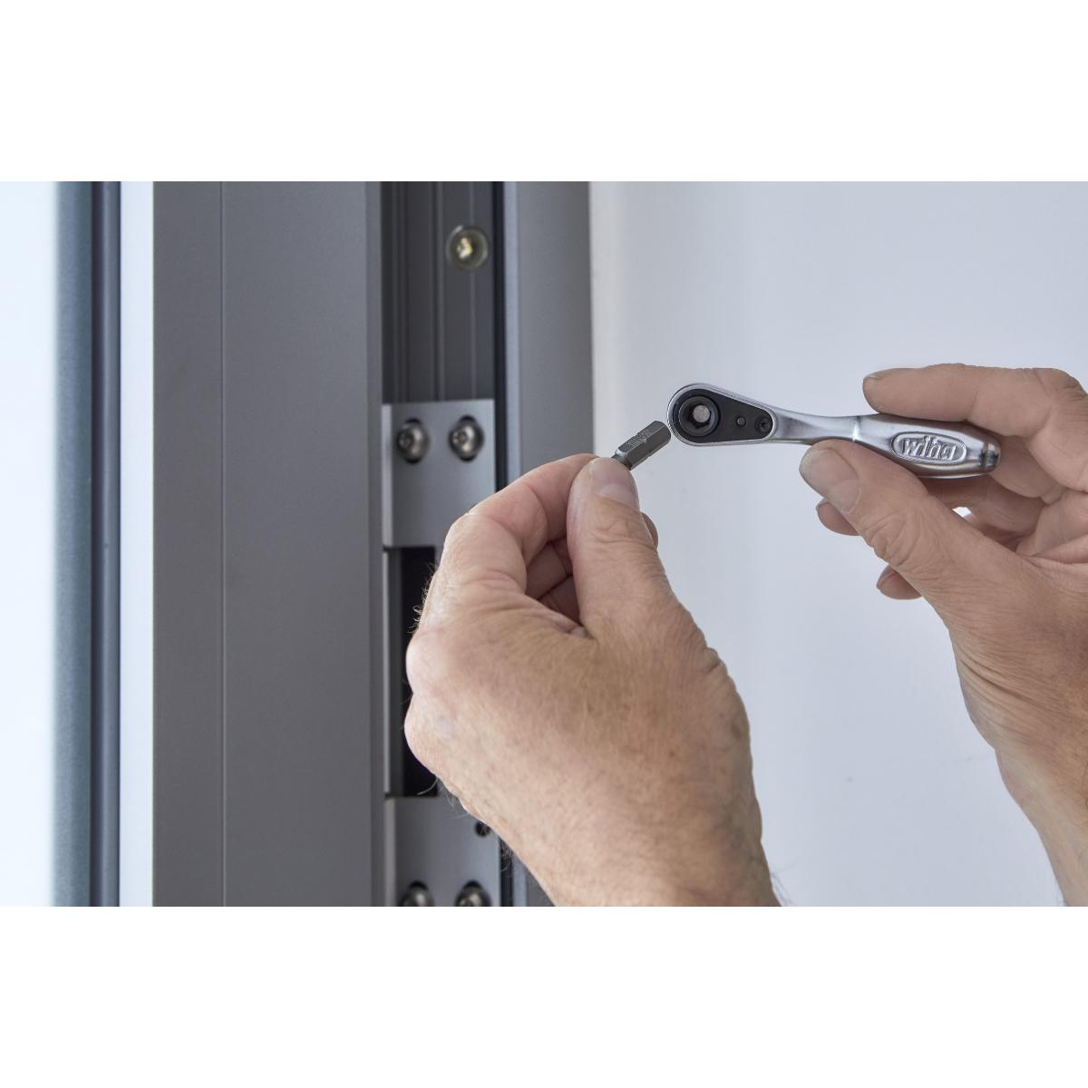 Wiha Bit-Ratsche 90 mm mit Daumenrad Außensechskant 1/4 zoll