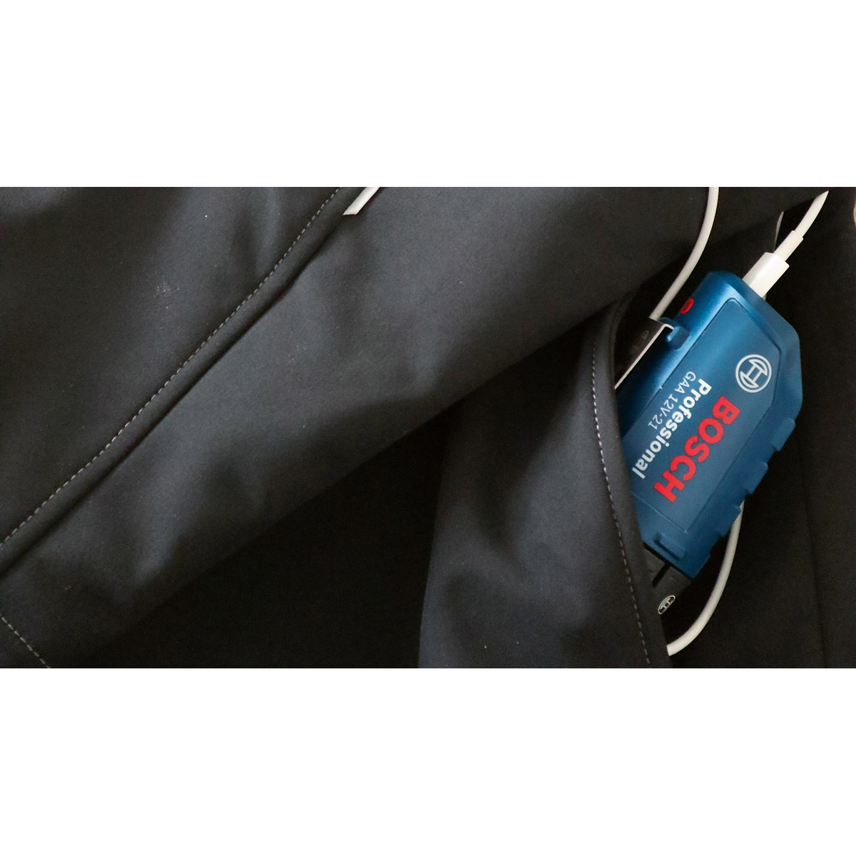 Bosch Ladegerät GAA 12V-21, USB-Ladeadapter, Ladestrom von 2,1A