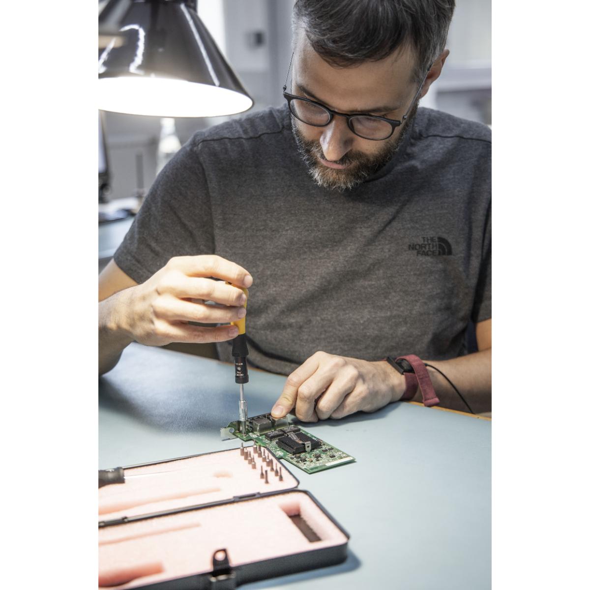 Wiha Drehmoment-Schraubendreher Set TorqueVario -S Micro ESD 0,1-0,6 Nm gemischt 18-teilges Set variabel einstellbare Drehmomentbegrenzung mit Box