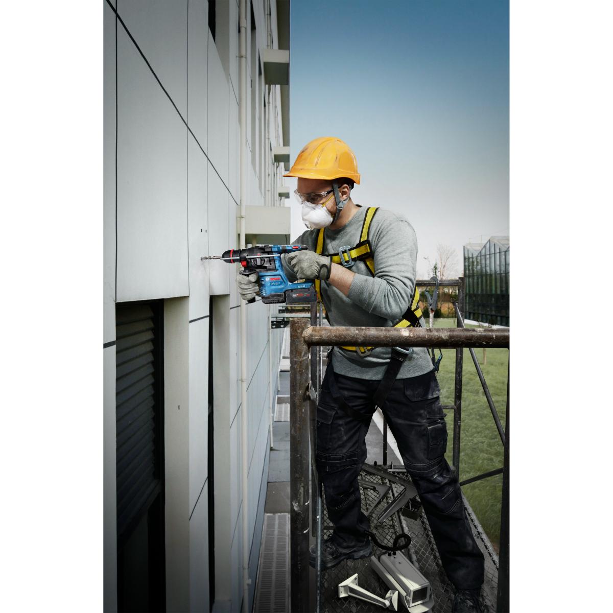 Bosch Akku-Bohrhammer mit ONECHUCK GBH 18V-22 X, 2 x Akku GBA 18V 4.0Ah in L-BOXX 136